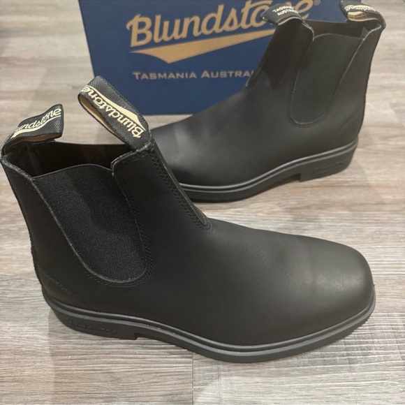 Blundstone BL 063 Chelsea Black Leather Boots - Picture 3 of 12